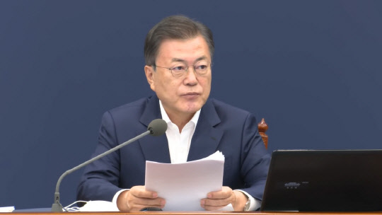 지난 5월 3일 청와대에서 열린 제2차 코로나19 대응 특별방역점검회의에서 문재인 대통령이 모두발언을 하고 있다.[사진=청와대 홈페이지 영상 캡처]